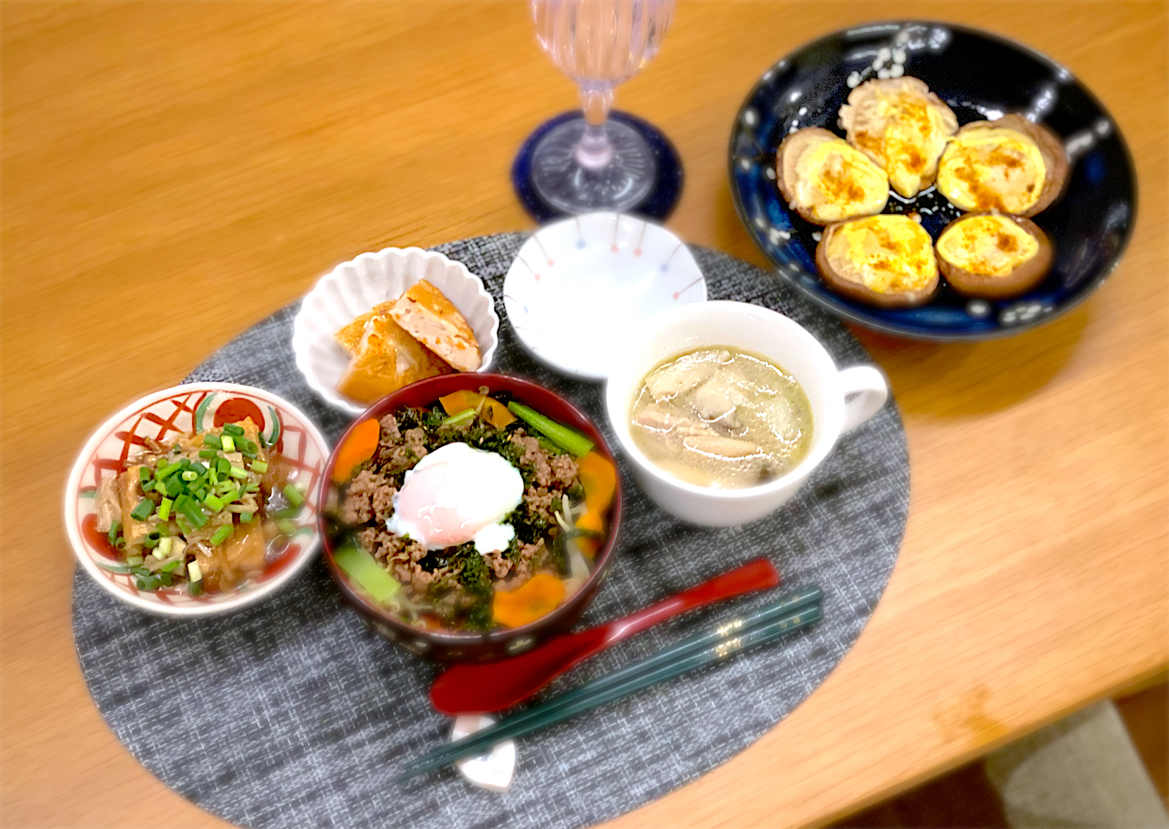 野菜たっぷりビビンバ丼　厚揚げきのこあんかけ　さつま揚げ　参鶏湯　しいたけチーズ焼き