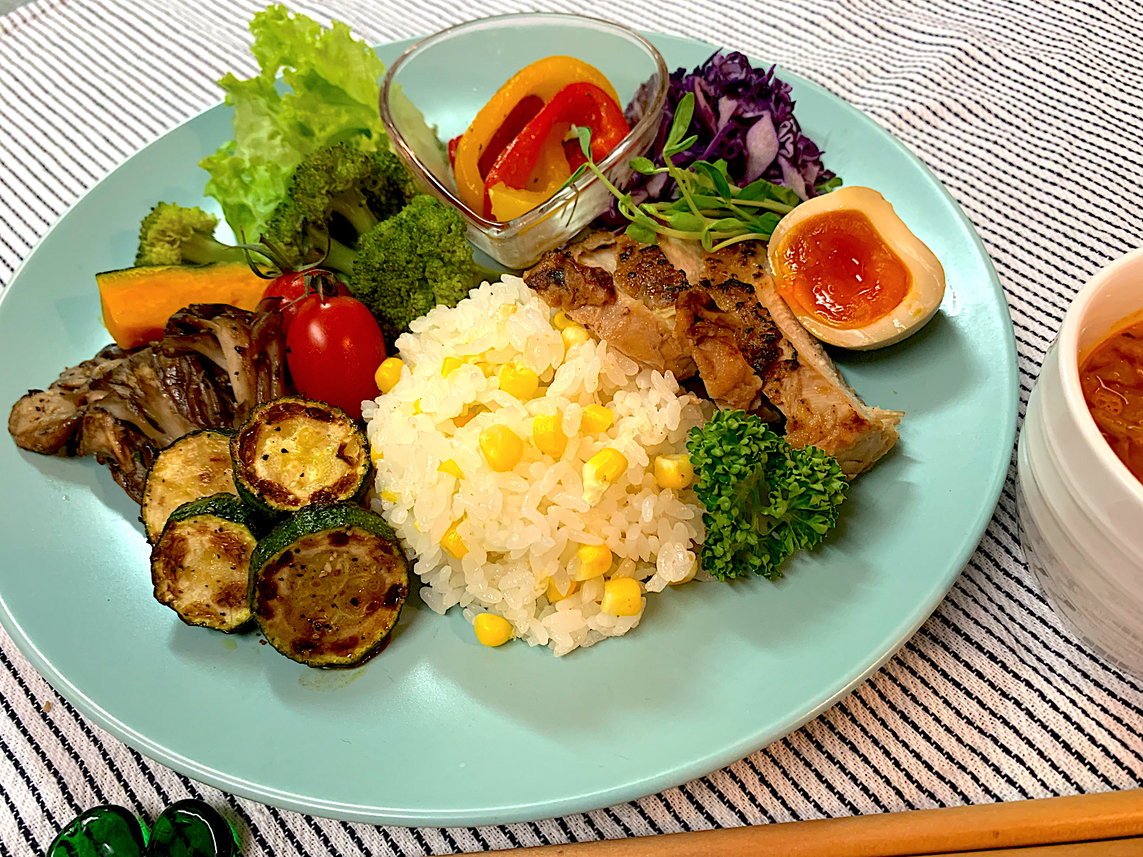 ペペロナータ🫑とうもろこしご飯🌽鶏胸チャーシューお野菜たっぷりプレート