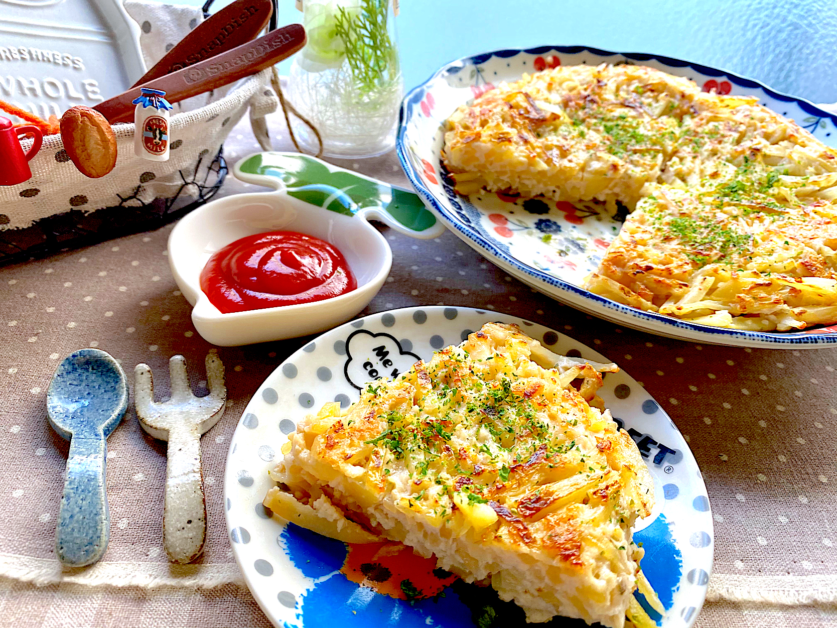 鶏ひき肉で簡単チキンポテトバーグ
〜 𝘤𝘩𝘪𝘤𝘬𝘦𝘯 × 𝘱𝘰𝘵𝘢𝘵𝘰𝘦𝘴 × 𝘩𝘢𝘮𝘣𝘶𝘳𝘨𝘦𝘳 〜