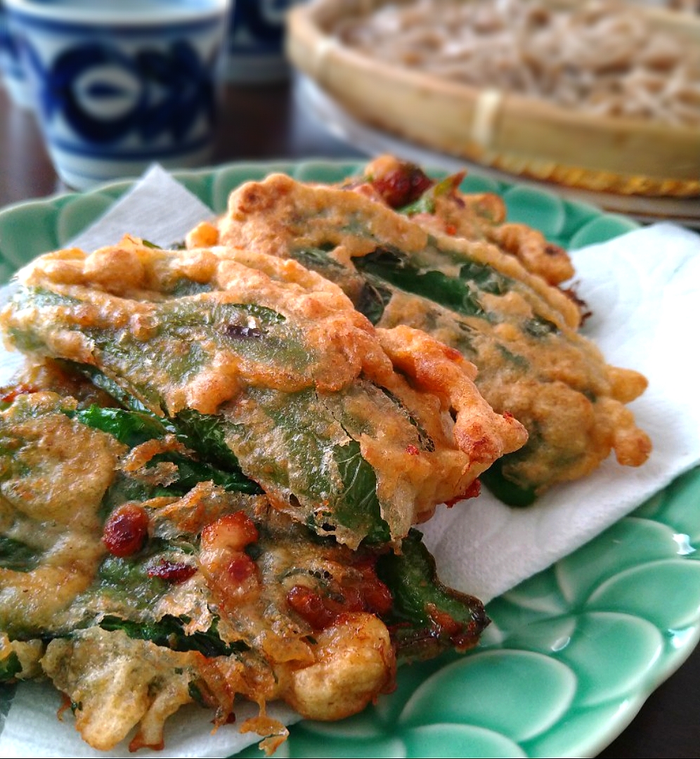 お昼はお蕎麦　りかこさんの ピーマンの納豆大葉挟み揚げとともに