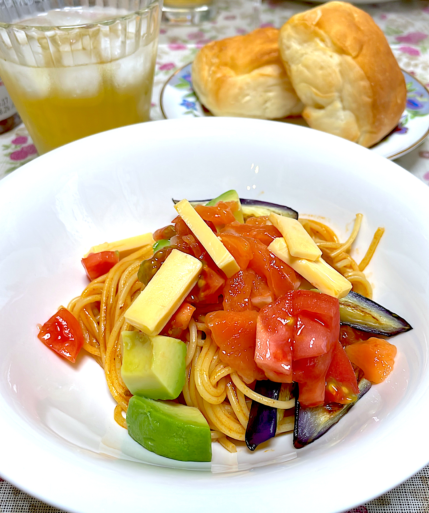 野菜いっぱいトマトソースのランチパスタ🍝