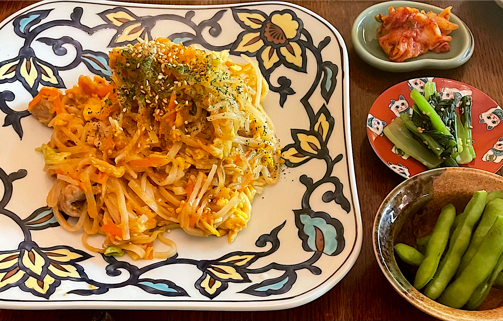 晩ごはん♯パッタイ♯野菜料理♯小松菜おひたし♯枝豆♯キムチ