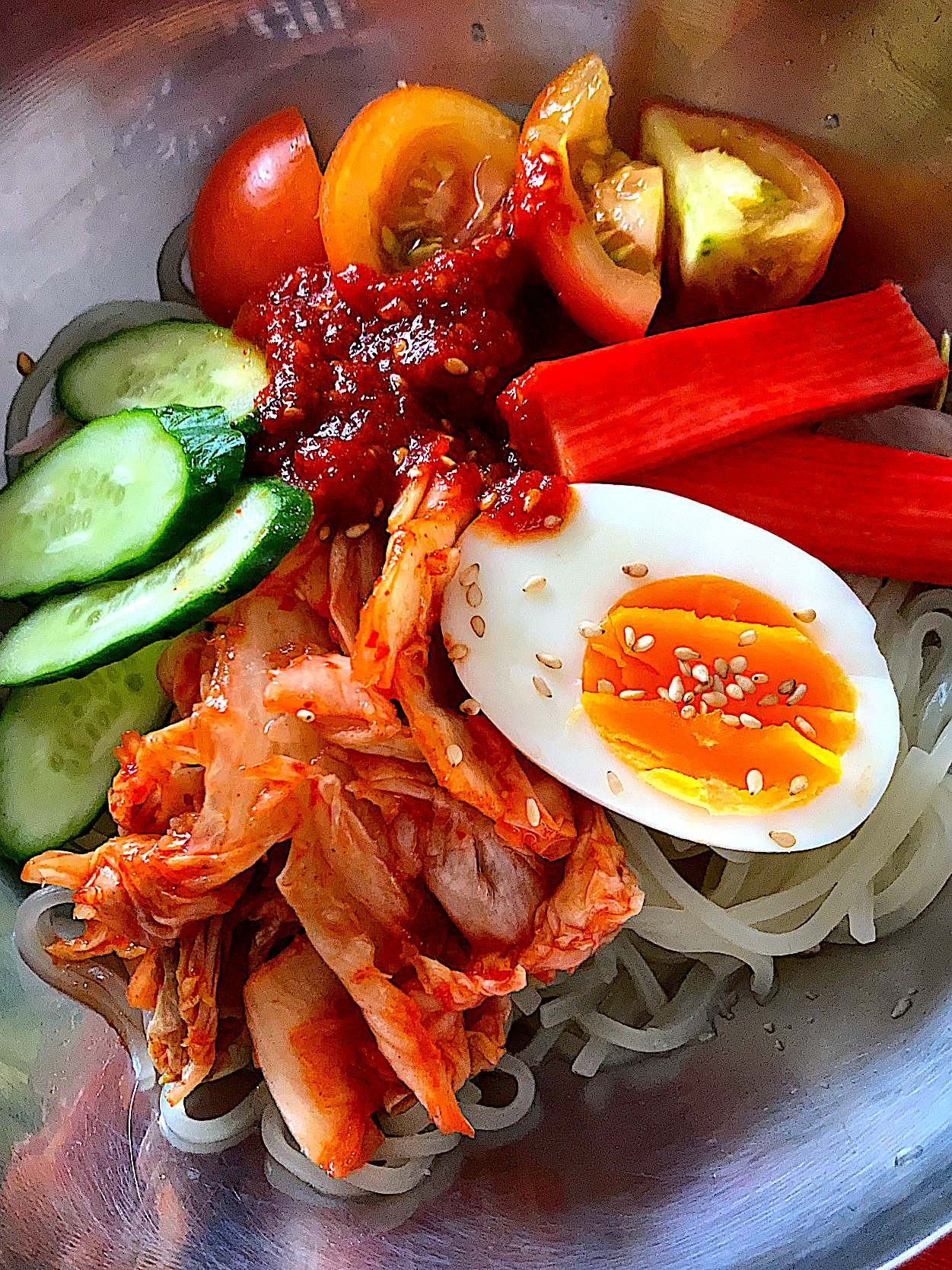 ビビン麺🇰🇷비빈 냉면 🌶プランターの収穫トマト🍅を添えて