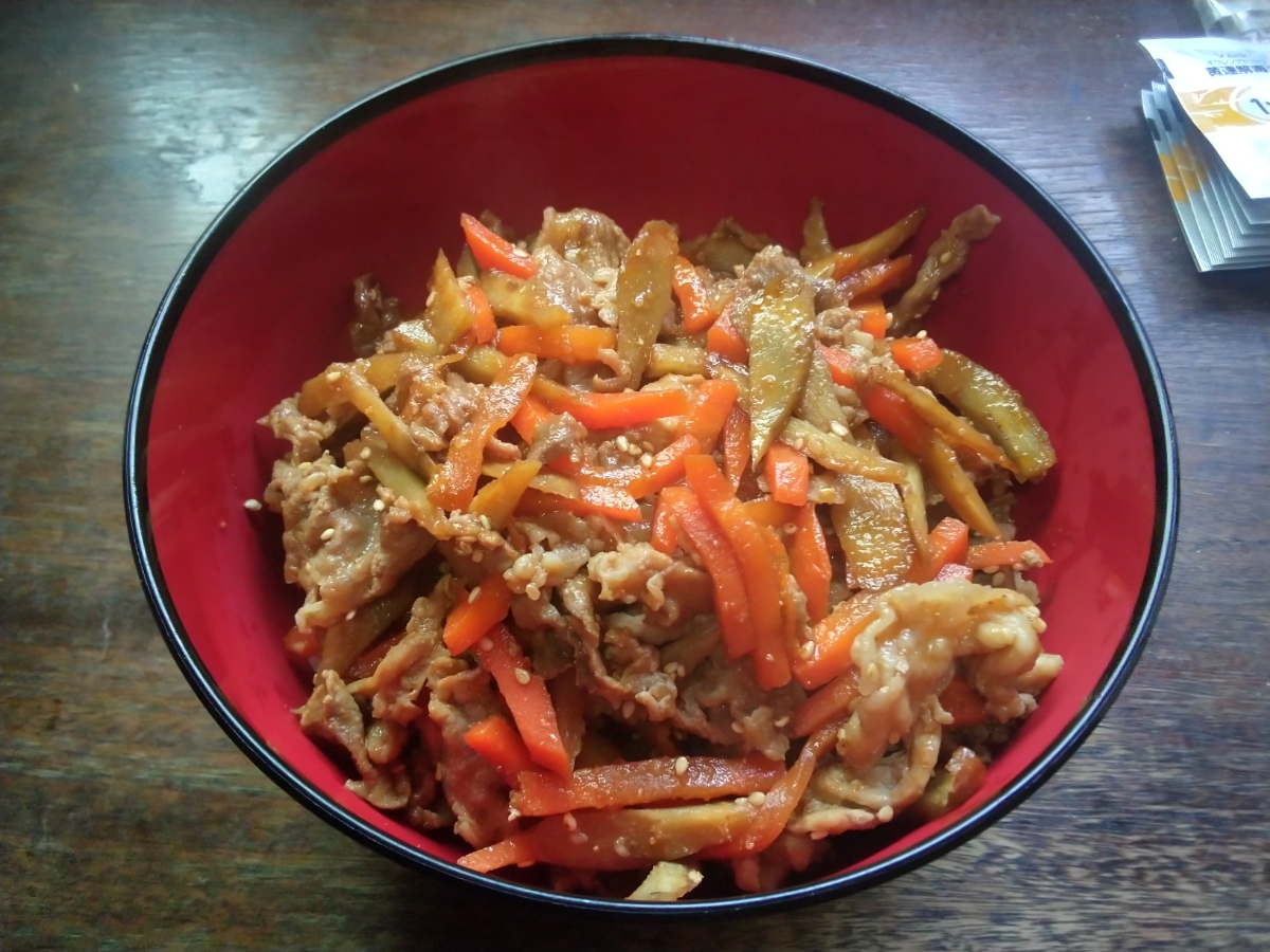 きんぴらごぼう入り豚丼