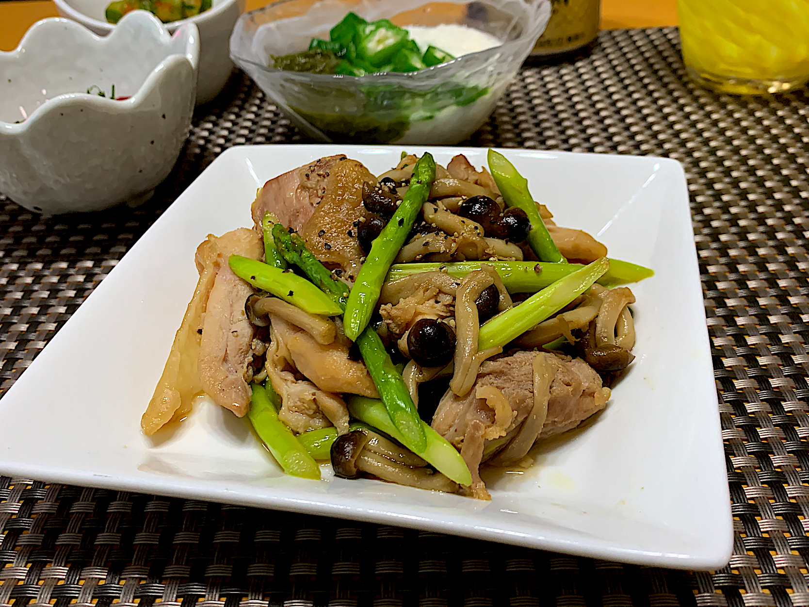 鶏肉とアスパラのバタポン炒め