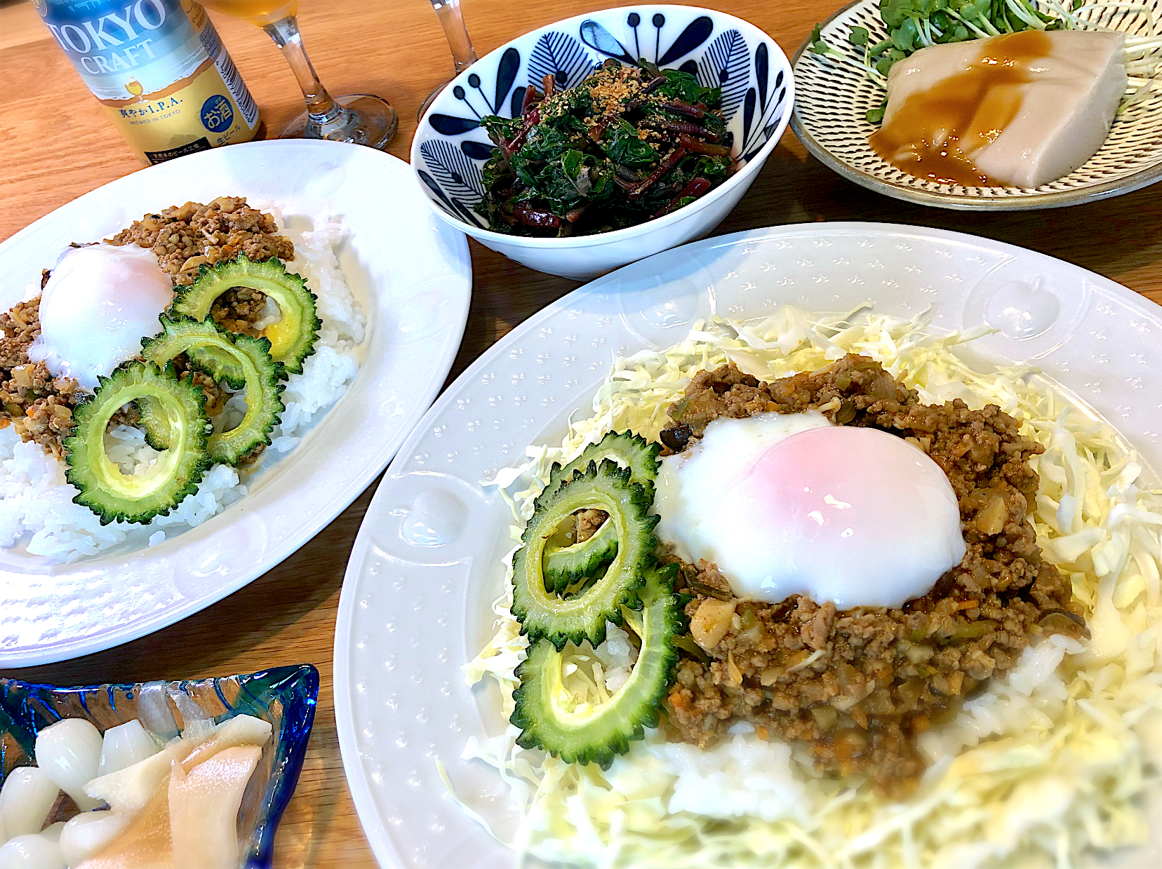 温玉のせキーマカレー　ツルムラサキのおかか酢和え