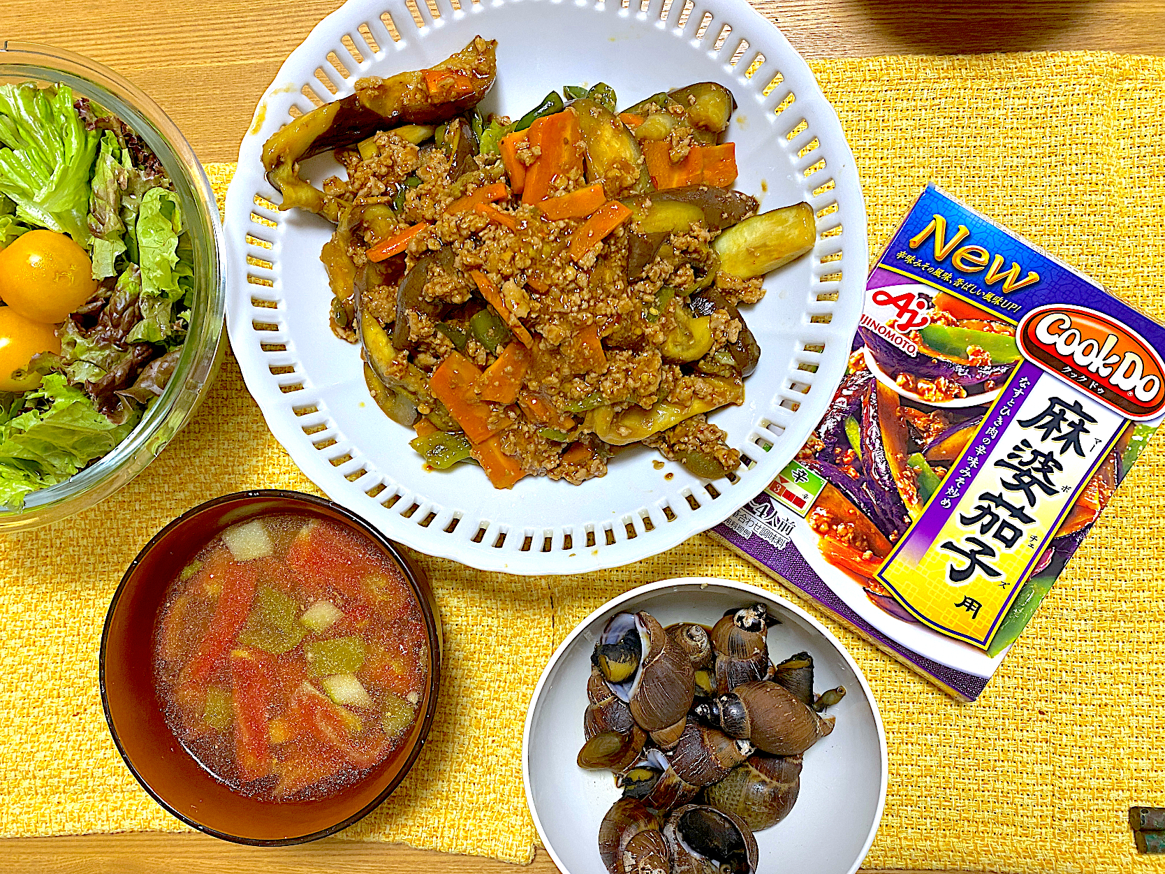 AJINOMOTOさんありがとう😍クックドゥ麻婆茄子の素で麻婆茄子🍆、ほんだしで夏野菜スープ、梅貝の煮付け、サラダ🥗