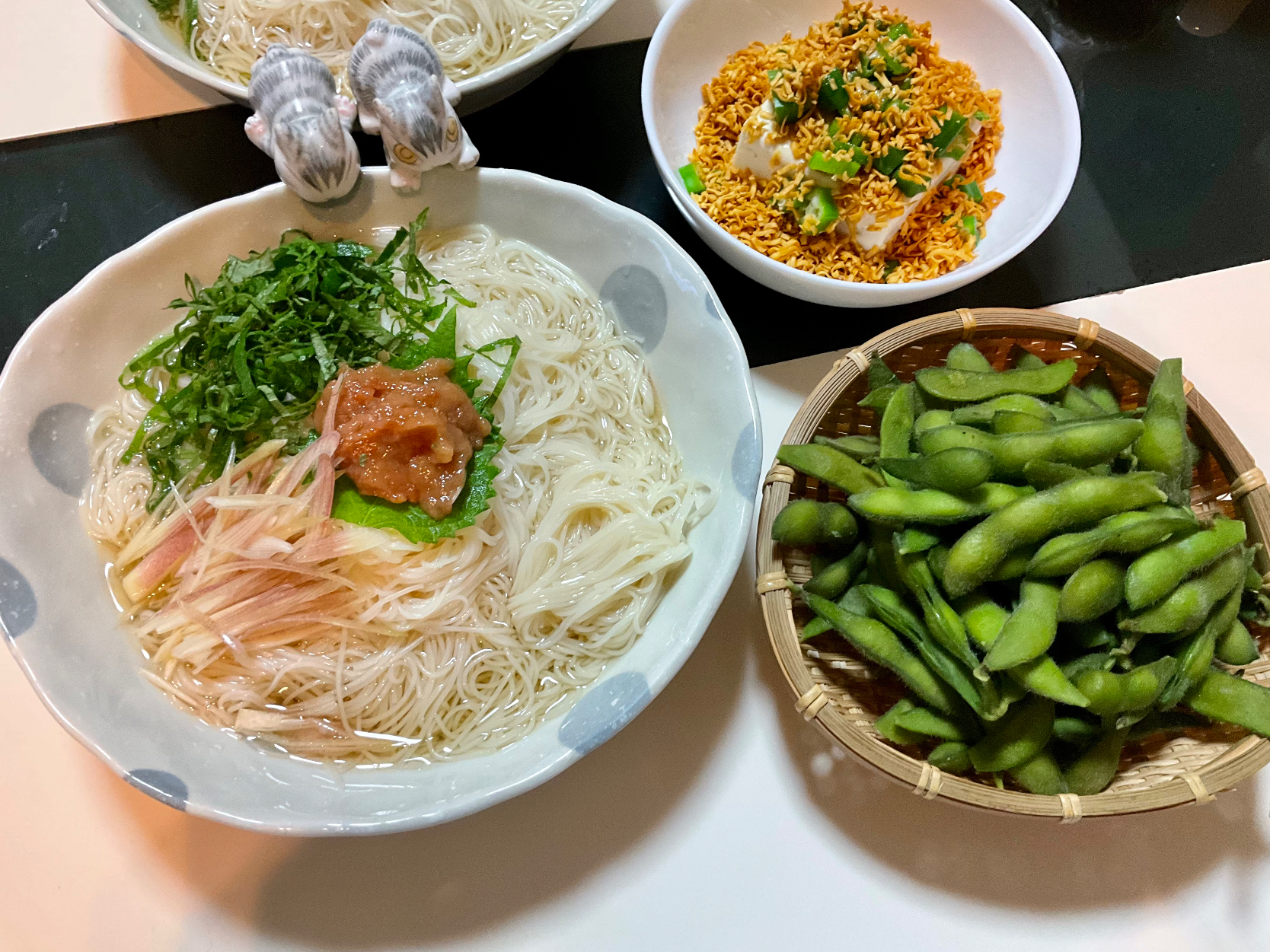 そうめんとチキンラーメン豆腐サラダのダブル麺と朝採り枝豆