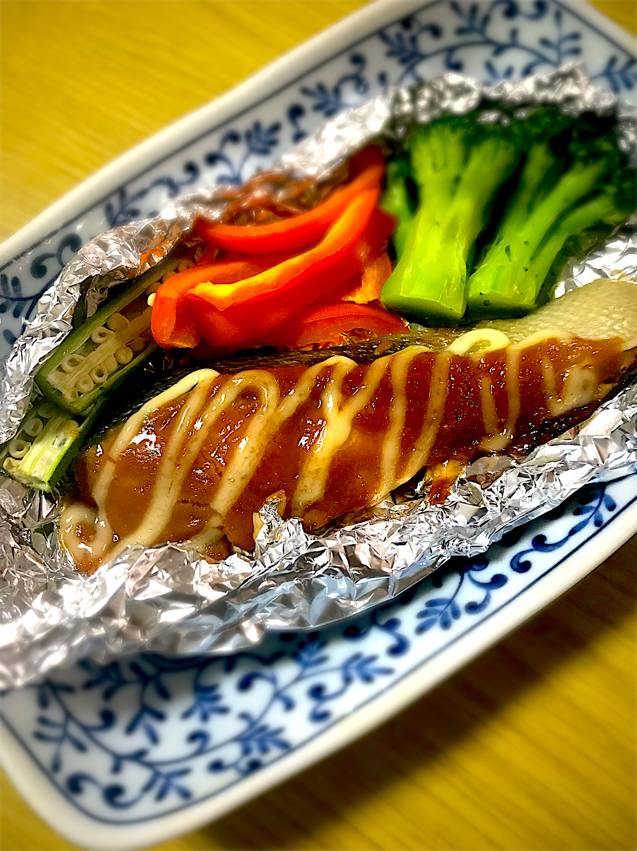 鮭と彩り野菜の味噌マヨホイル焼き
