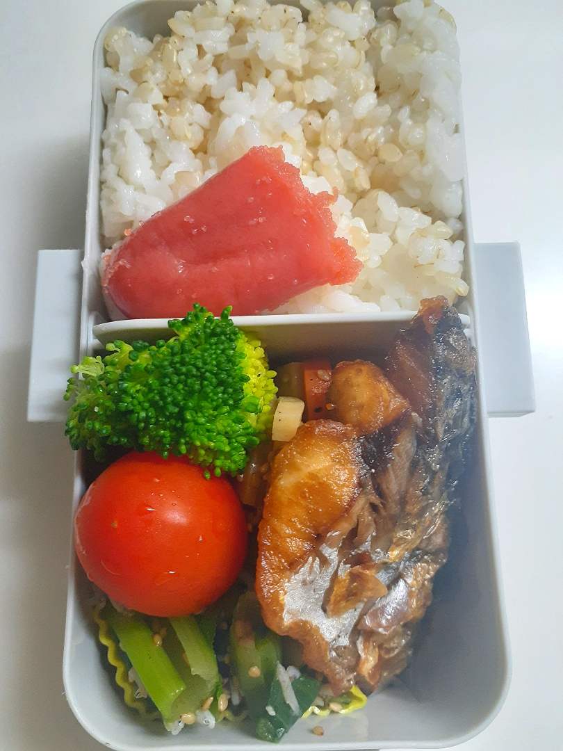 ☆中学生弁当☆玄米入りごはんonたらこ、蓮金平、鯖唐揚げ、小松菜ナムル、ブロッコリー、ミニトマト