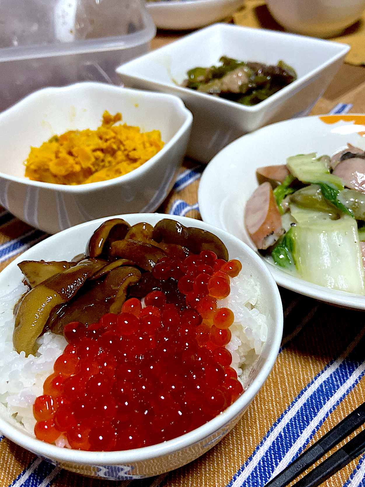 お夕飯。海の幸山の幸のっけご飯。