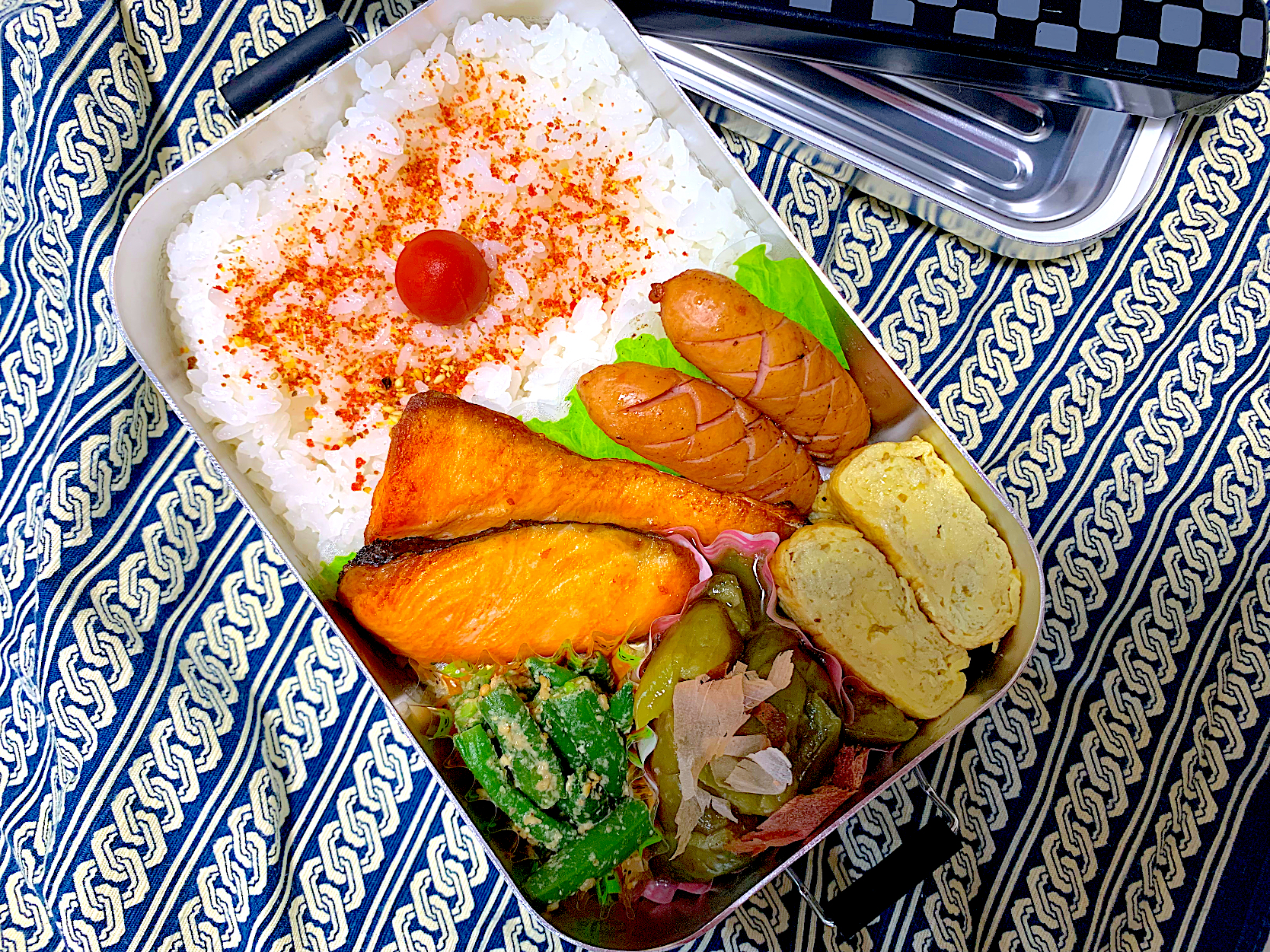 鮭の塩焼きナスの揚げ浸し弁当