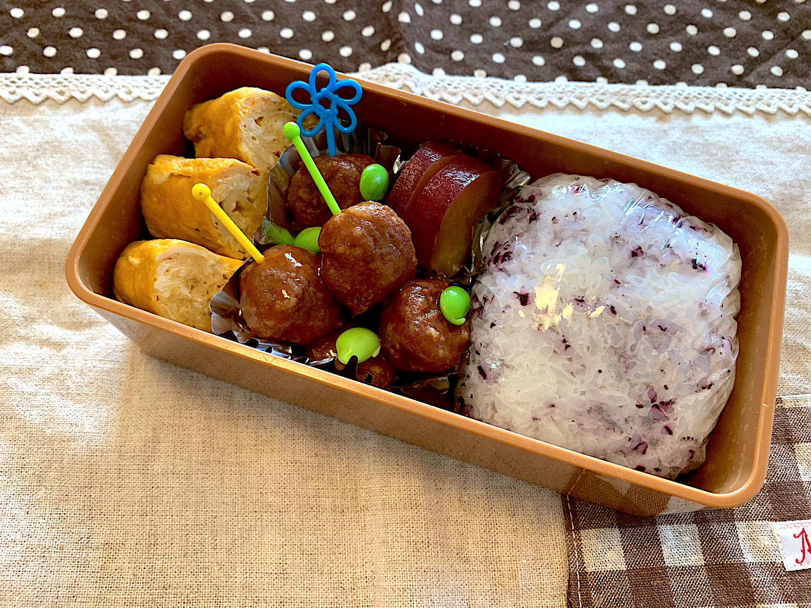 ミートボール😆卵焼き🥚さつま芋甘露煮🍠🍙