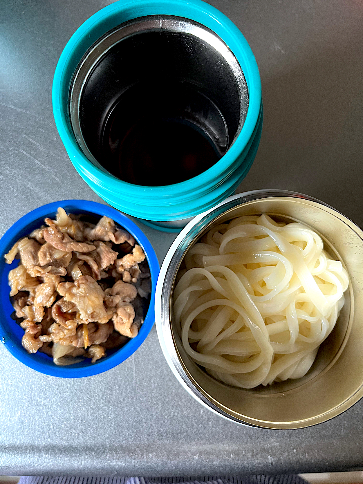 寒くなってきたので豚かけうどん弁当