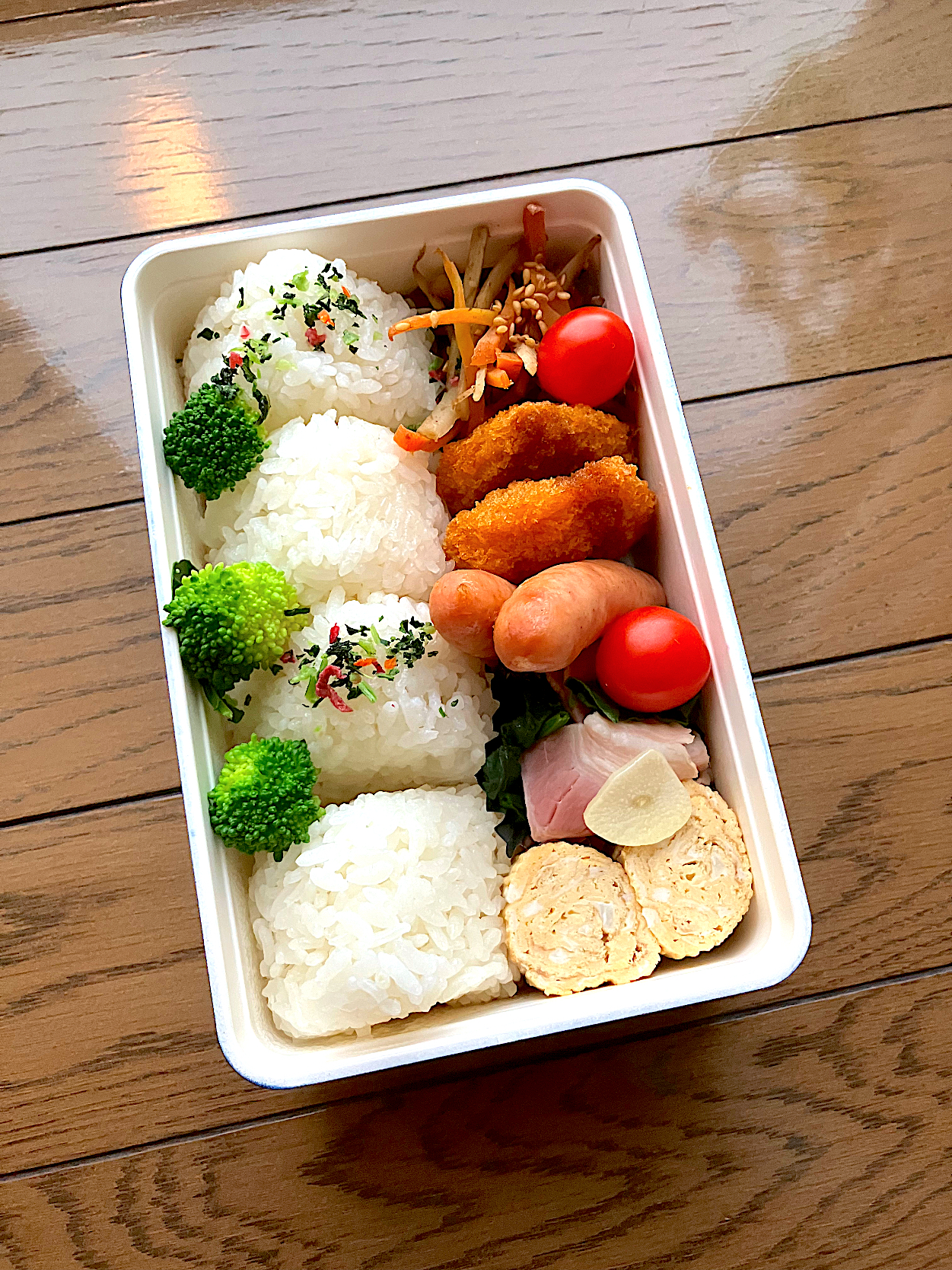 おにぎり弁当