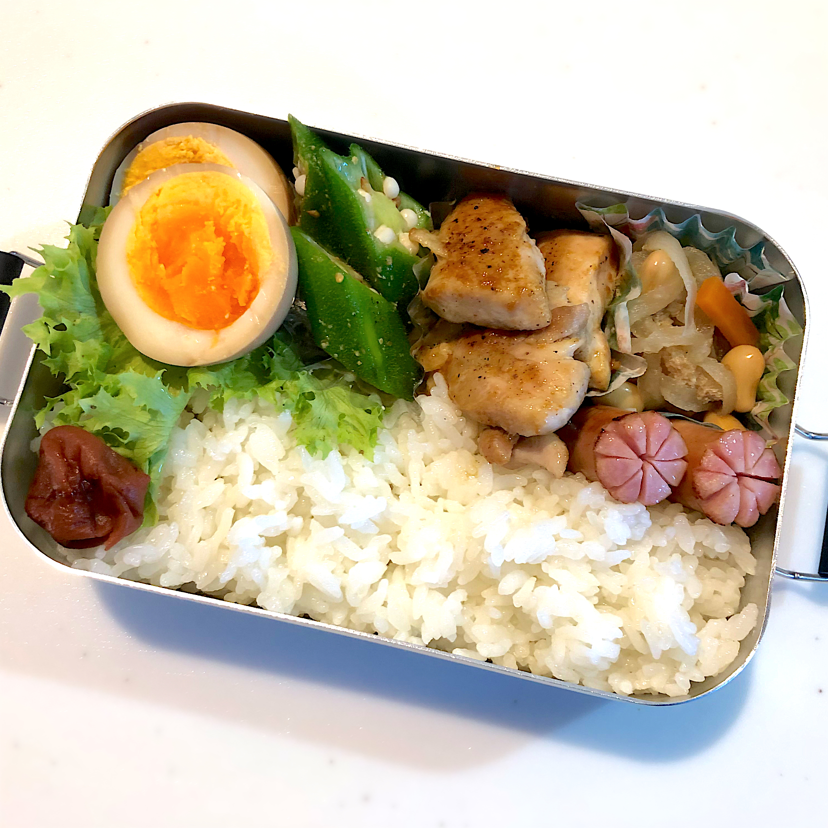 サラ弁　　　　　　　　　　　　　　　　　　味付け卵　鶏もも肉のタレ焼き　オクラの酢物　切干大根と大豆の煮物　ウインナー