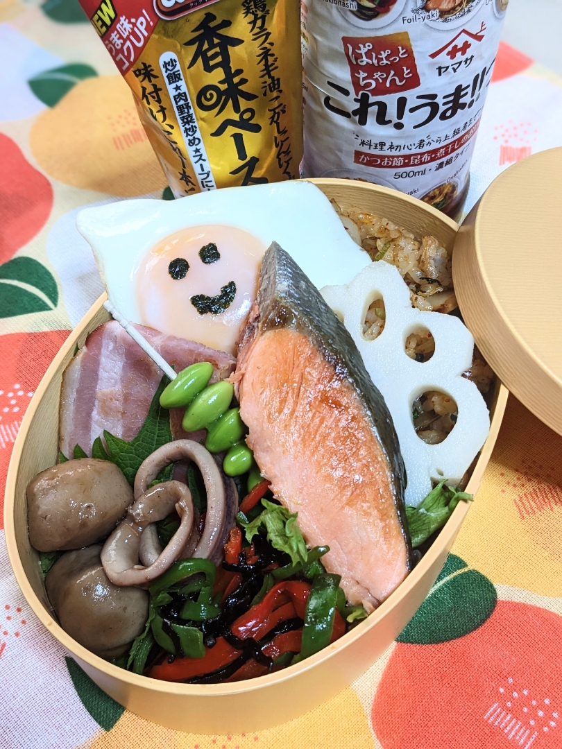 本日のお弁当〜。鮭とキムチ焼き飯弁当〜