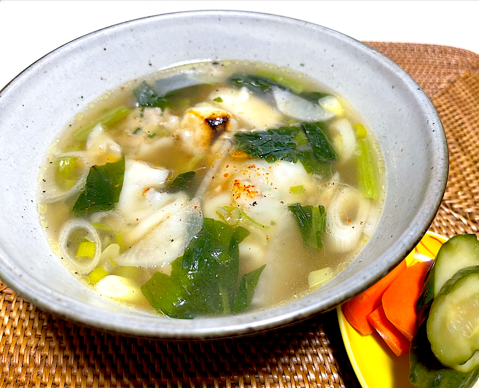 餅入り野菜中華スープ