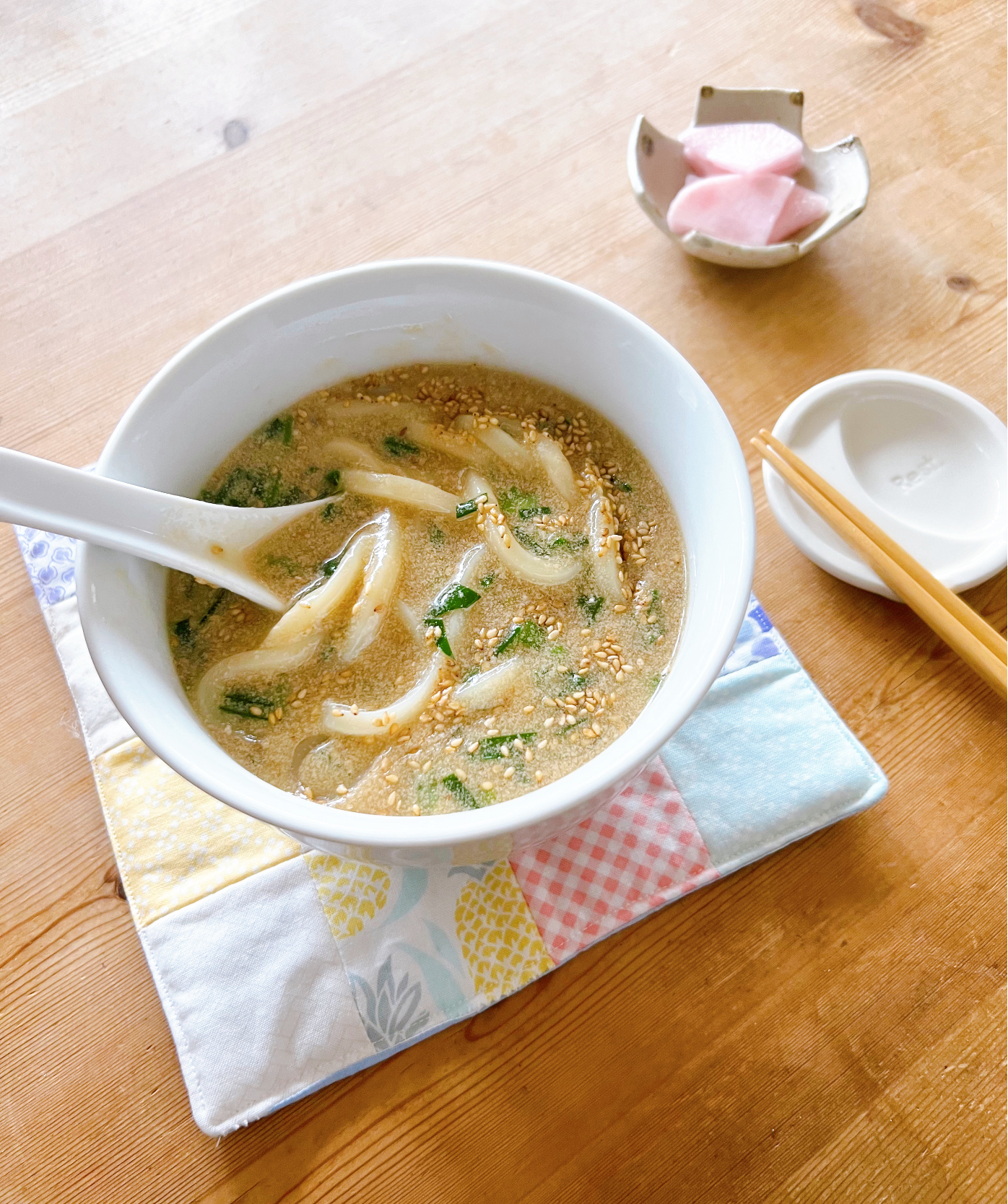 ニラ胡麻うどん