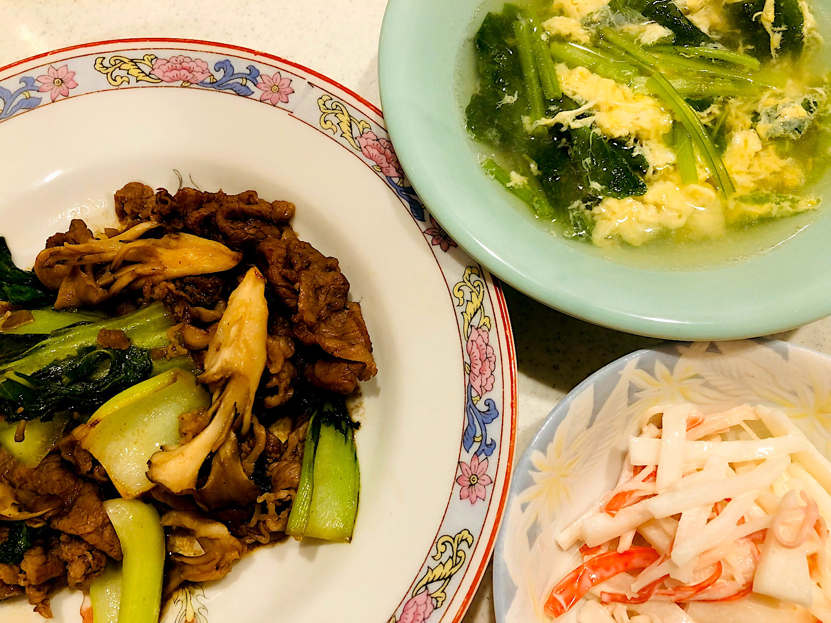 青梗菜と牛肉の炒め物、小松菜の中華風スープ、大根サラダ