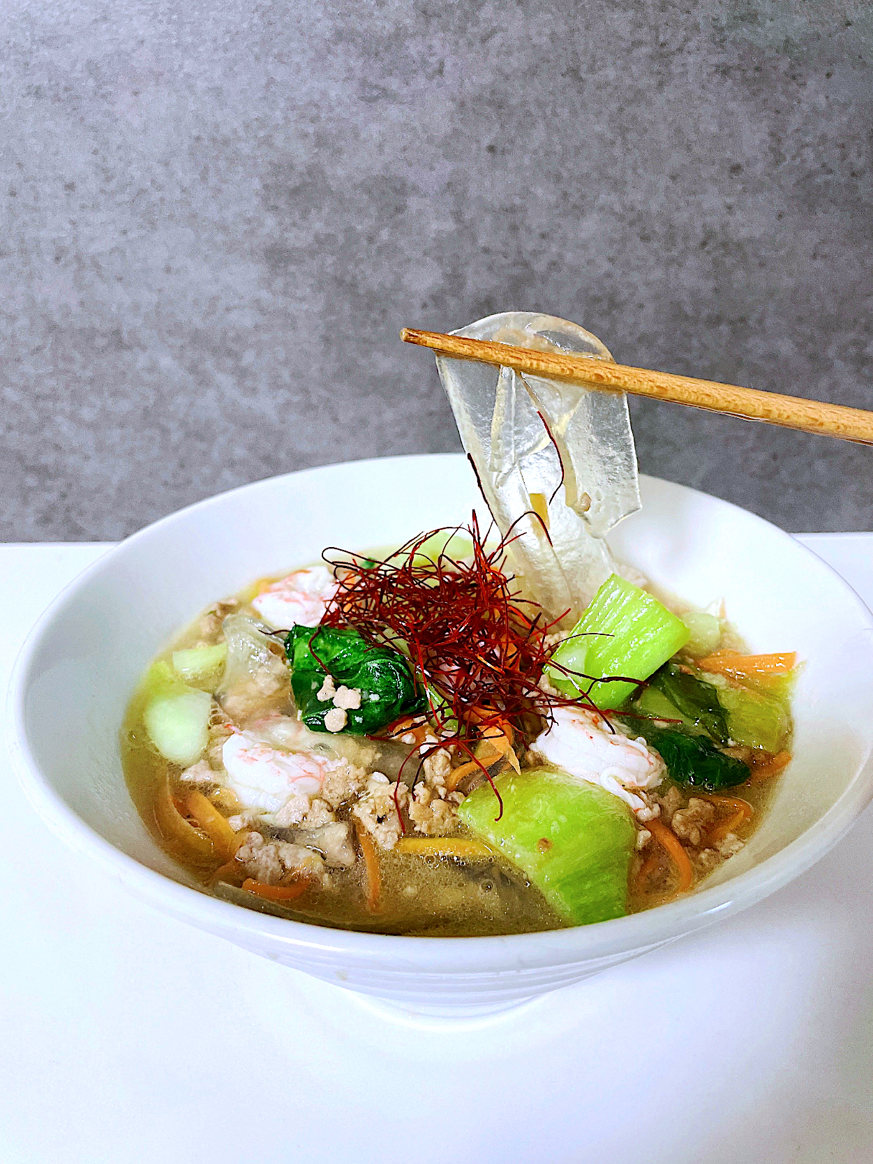生姜香る青梗菜と海老の極太春雨スープ