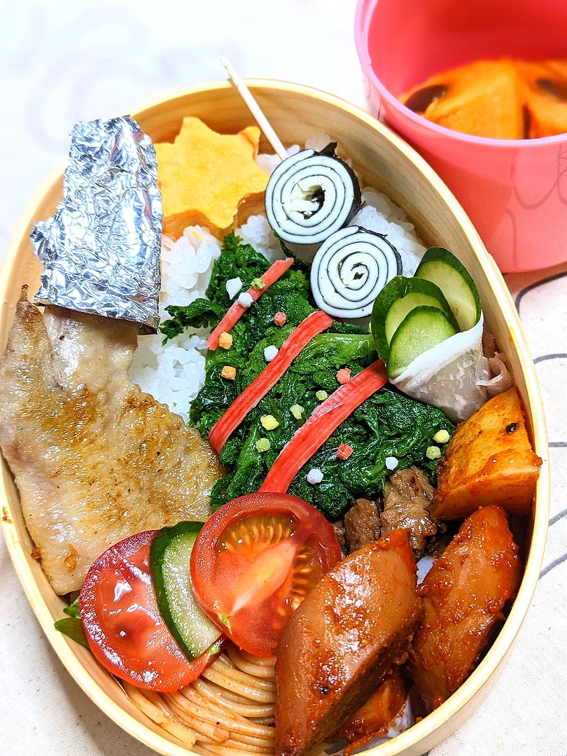 本日のお弁当〜。麻子さんのお料理〜。カリーブルスト弁当〜