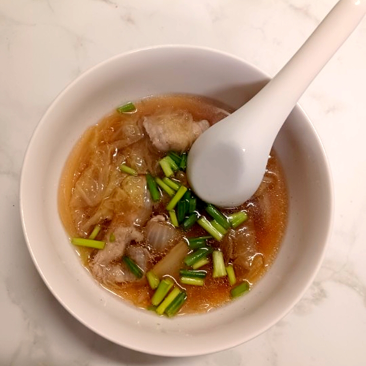 狸の宴シリーズ
昨夜の〆

中国式肉野菜スープ

此れで暖まり、野菜の補給🤣
