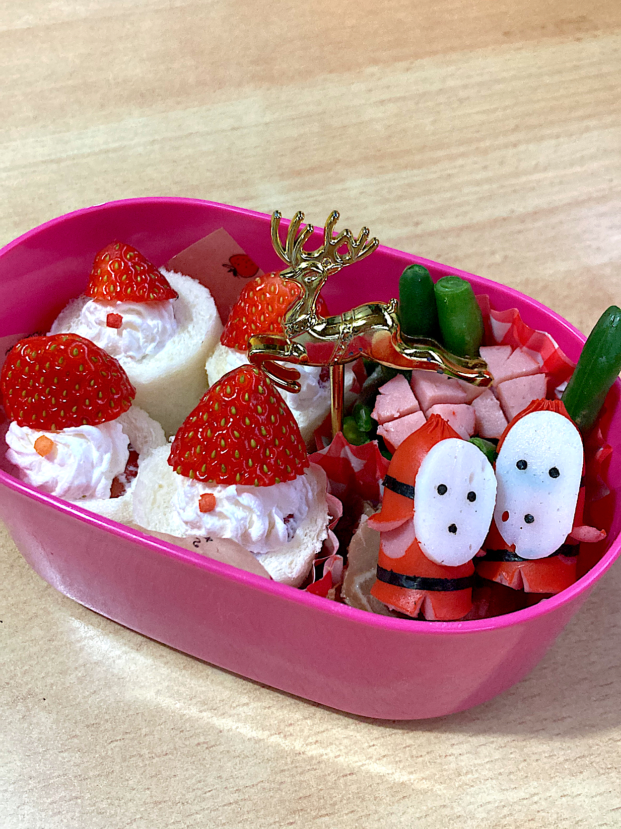 いちごロールサンド弁当🍓