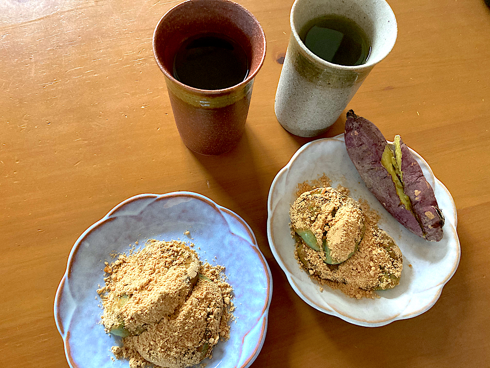 よもぎ入りお餅と焼き芋🍠〜宮古島の郷土料理でお餅とお芋をきな粉で食べるらしくて合うかな？と思ってやってみたら合いました🙆‍♀️