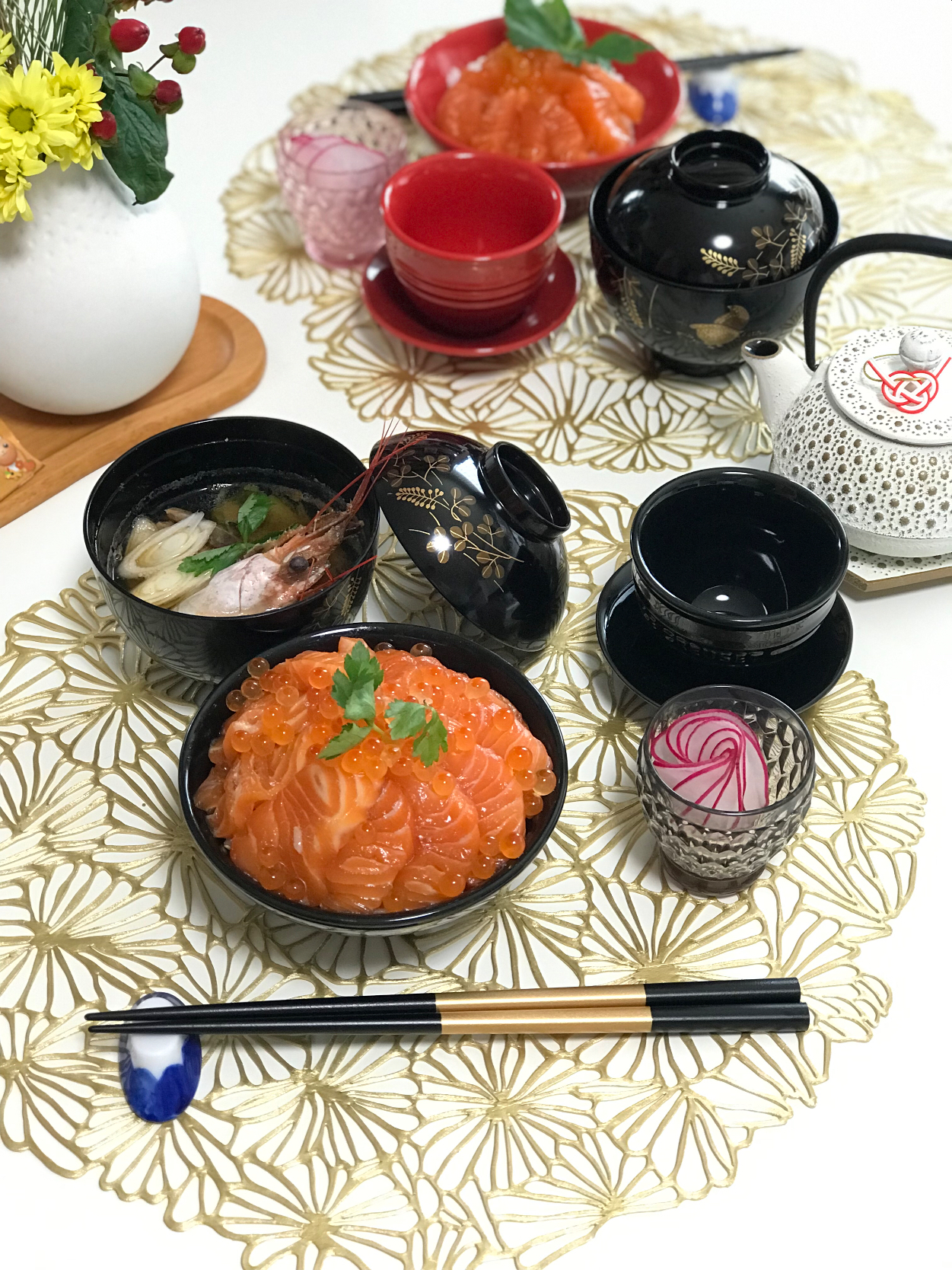 #サーモン丼#サーモンイクラ丼#海老頭入り味噌汁