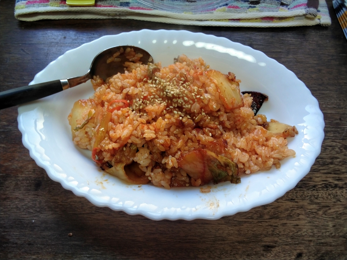 手作りりんご入り白菜キムチでキムチ焼きめし