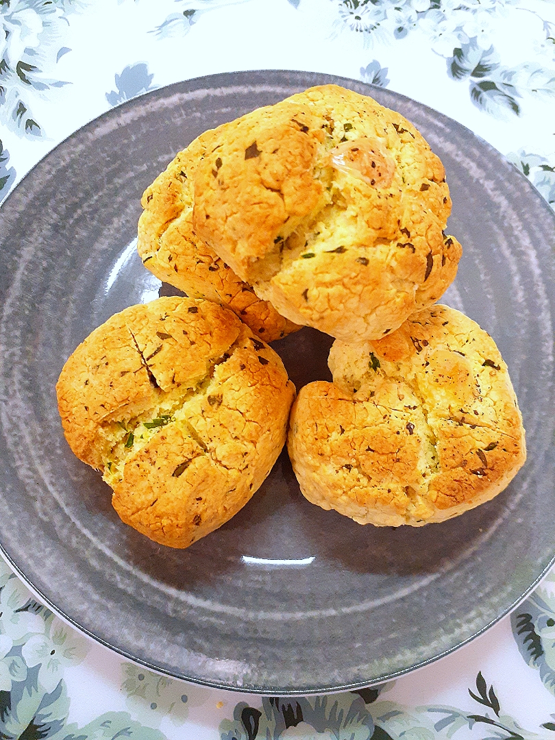 がぁがさんの料理 セロリの葉っぱのチーズプチパン🌱
〜 熊本県産セルリーの葉っぱ使用 〜