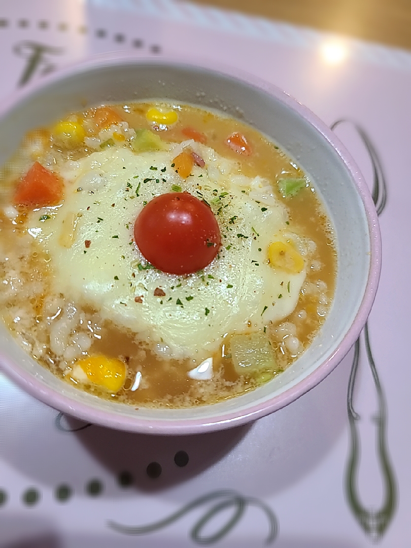 朝ごはんにピッタリ☀
アルモンデ コンソメ+ミックスベジタブルで
スープチーズごはん😋