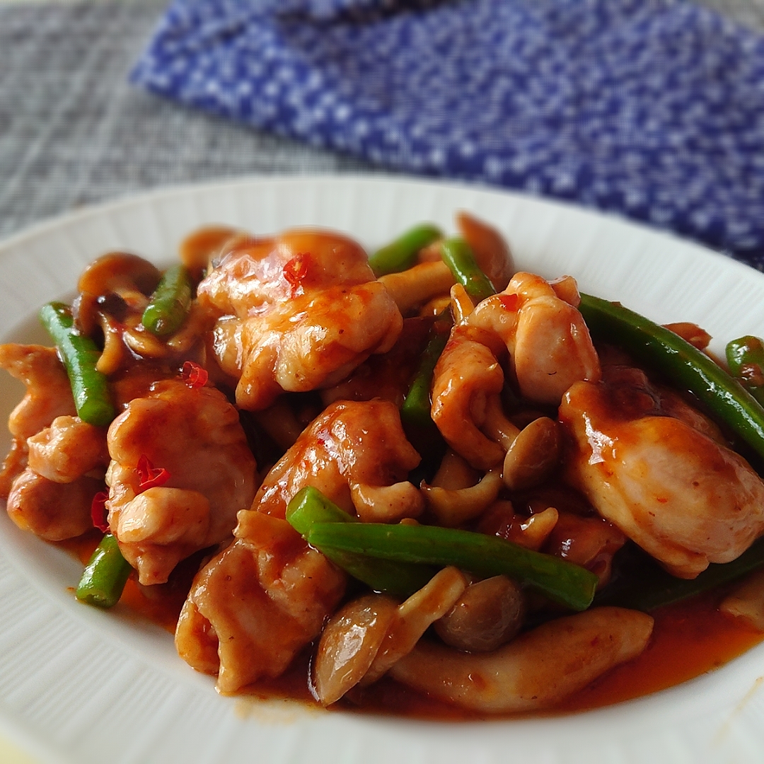 しめじと鶏肉のピリ辛炒め