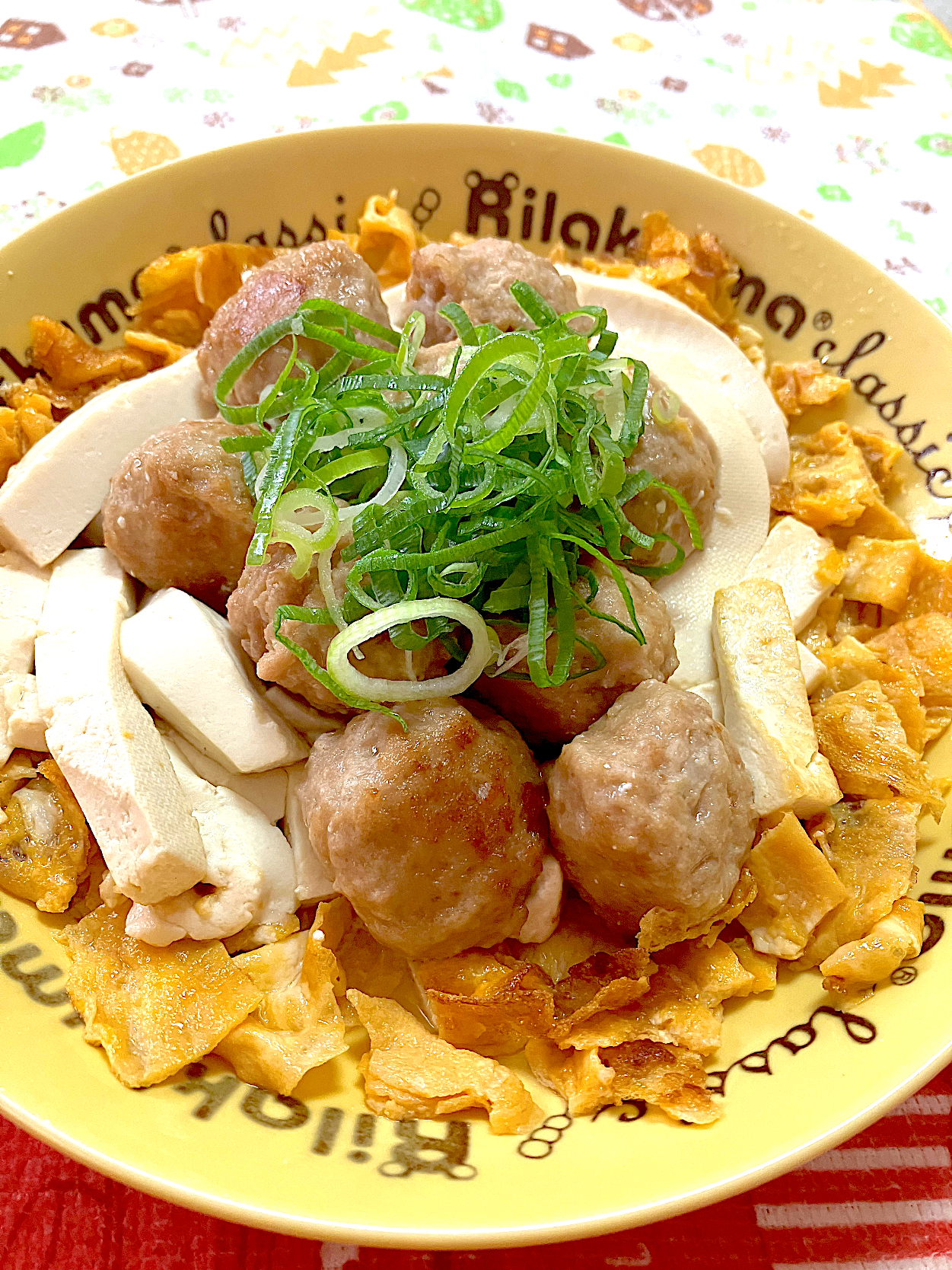 鶏団子と豆腐と炒り卵の葱のせ