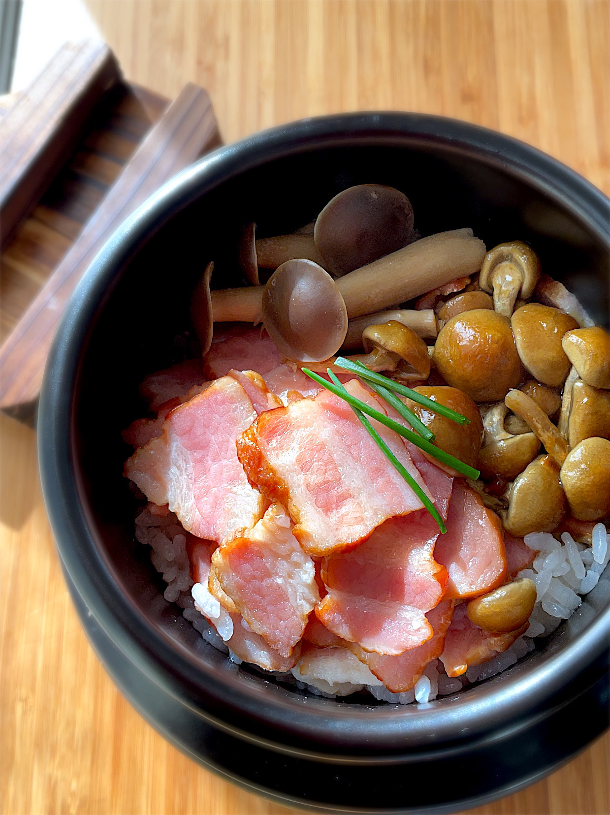 アルモンデ＊ベーコンとしめじとなめこのかま飯