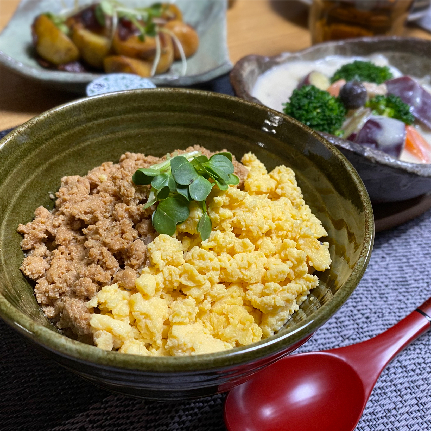 甘酒鶏そぼろで二色丼