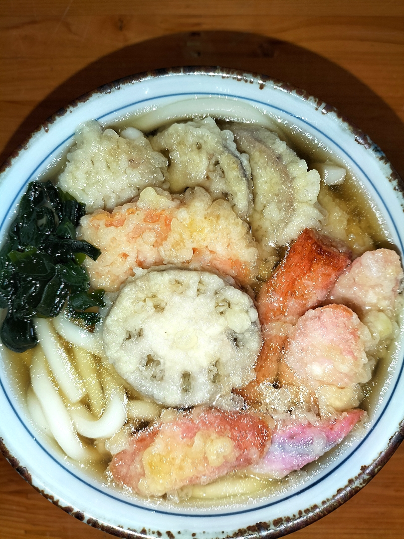 天ぷらの余りで
　昼ごはん😄
れんこん
にんじん
魚肉ソーセージ