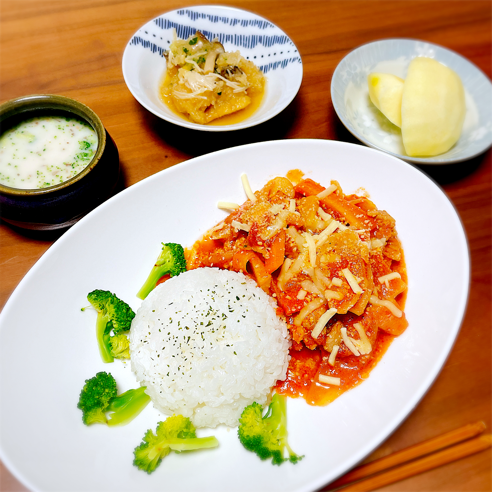 鶏もものトマト煮込み