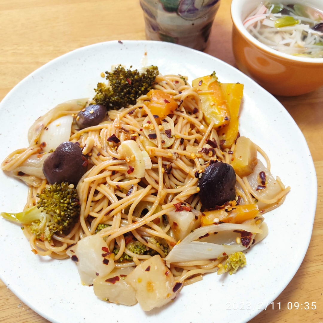 いろいろ野菜のオイル蒸しでパスタ