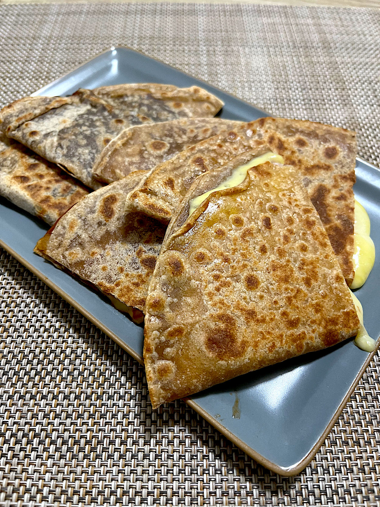 今日の軽めのお昼ごはん~チーズケサディーヤとあんバターケサディーヤ~