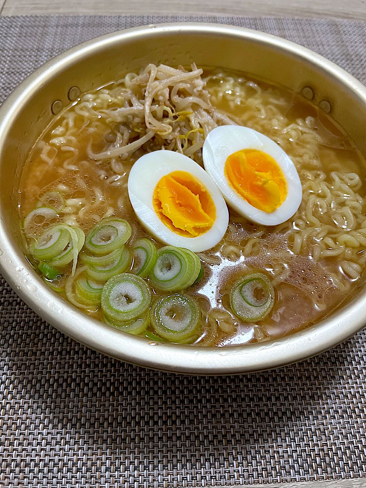 今日のお昼ごはん~すみれの味噌ラーメン~