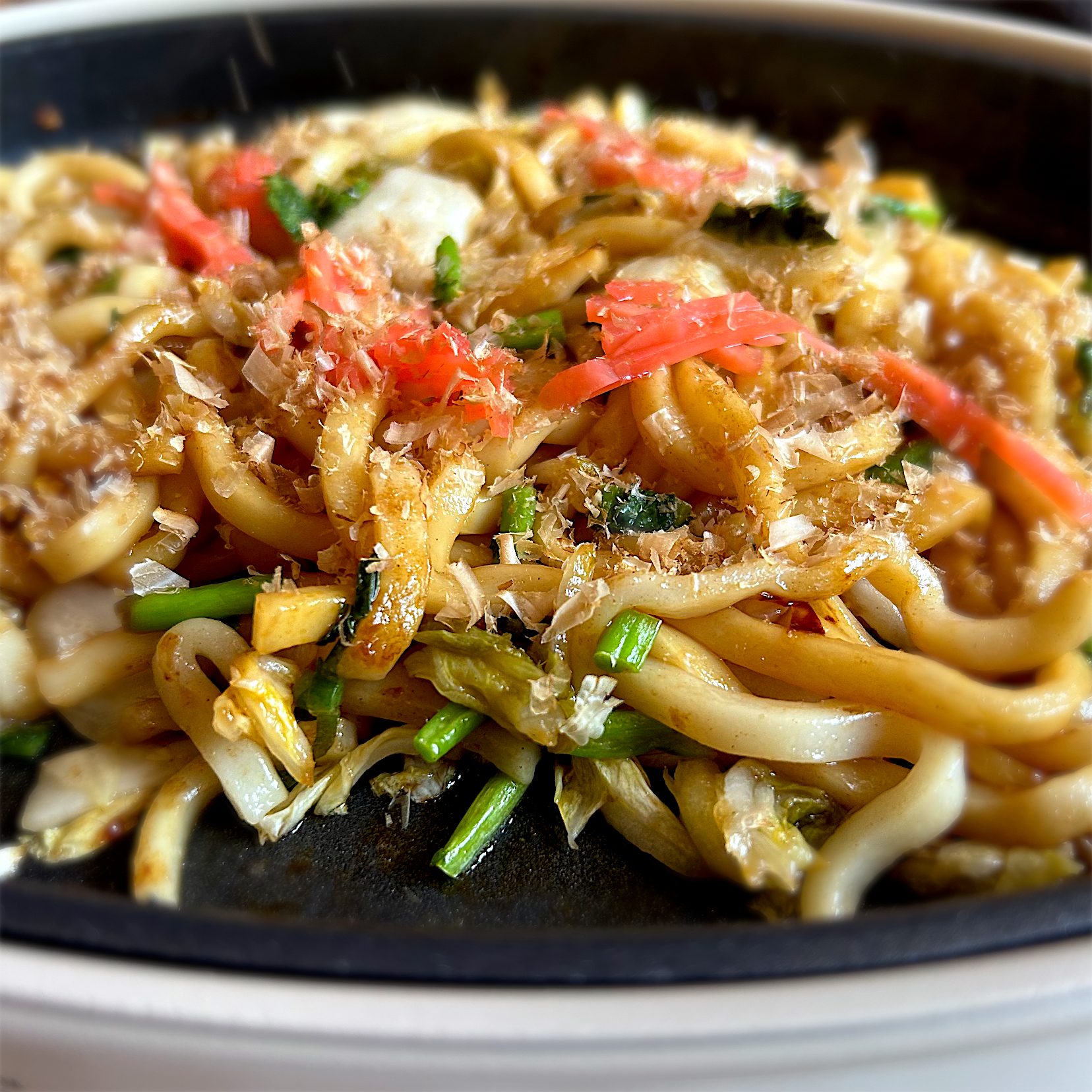 アルモンデお昼  漬物で焼きうどん