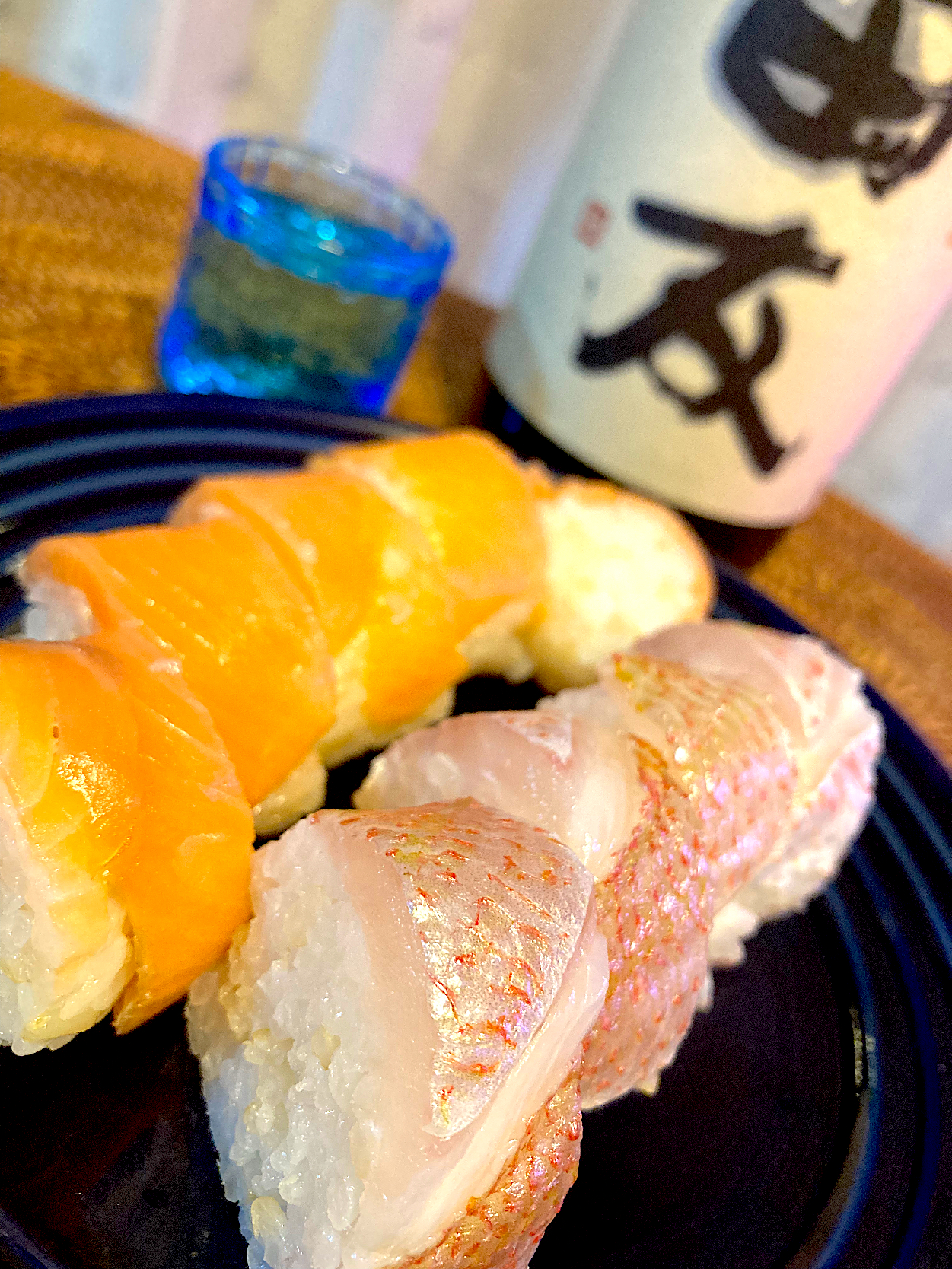 軽く占めたチダイとスモークサーモンの棒鮨😋🍣🍶💕✨