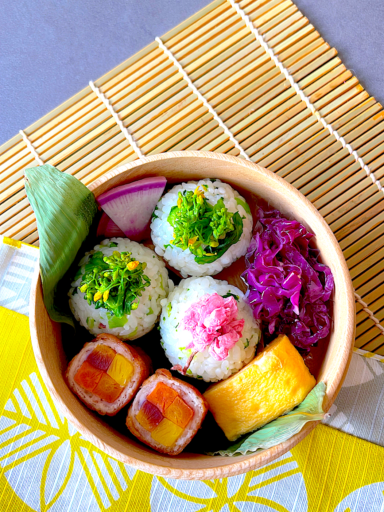 菜の花ごはんのおにぎり弁当