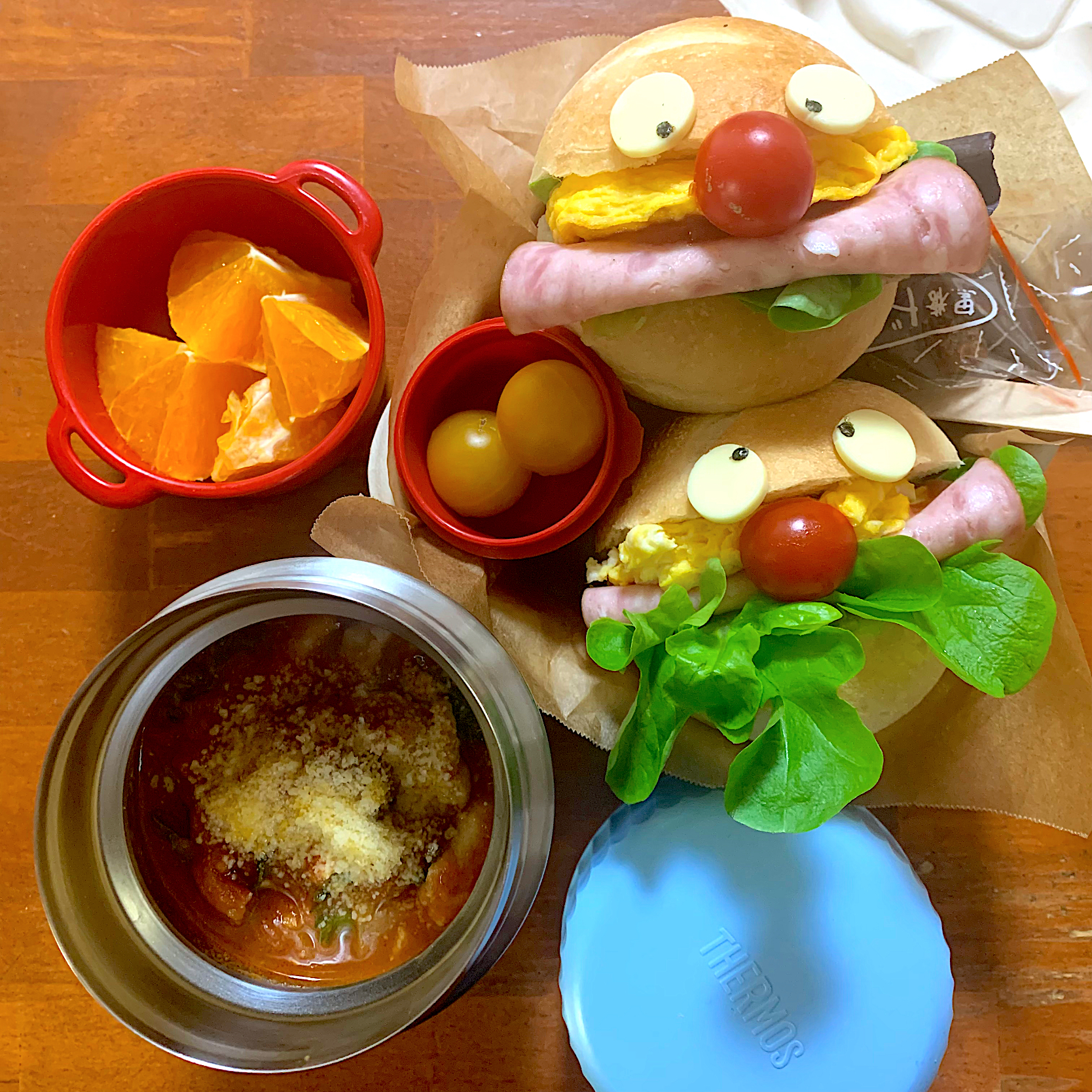 チキンのトマト煮込み&ローパンサンド弁当