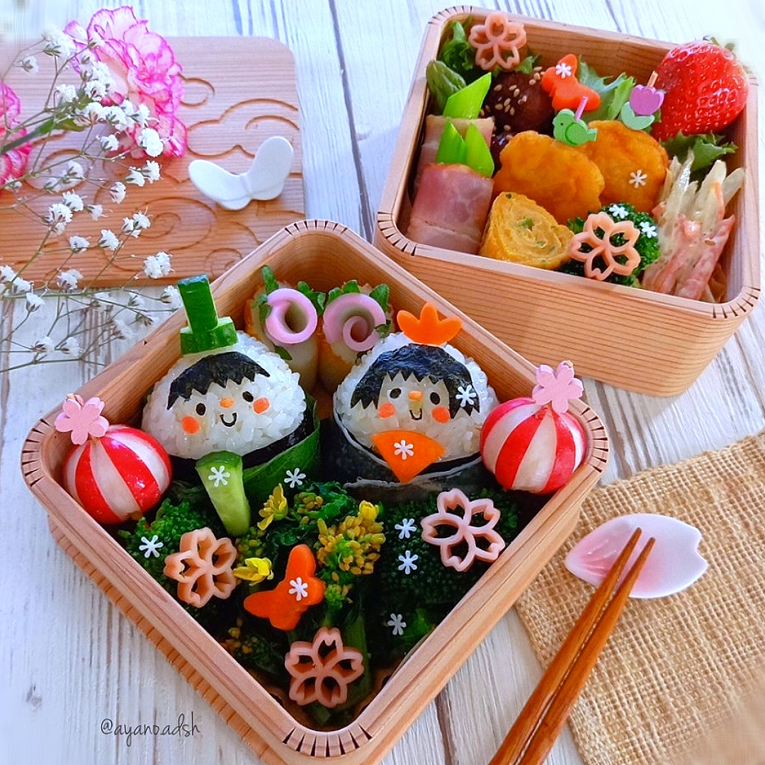 🎎ひなまつり🌸 御内裏様と御雛様おにぎり弁当 ／ アルモンデ