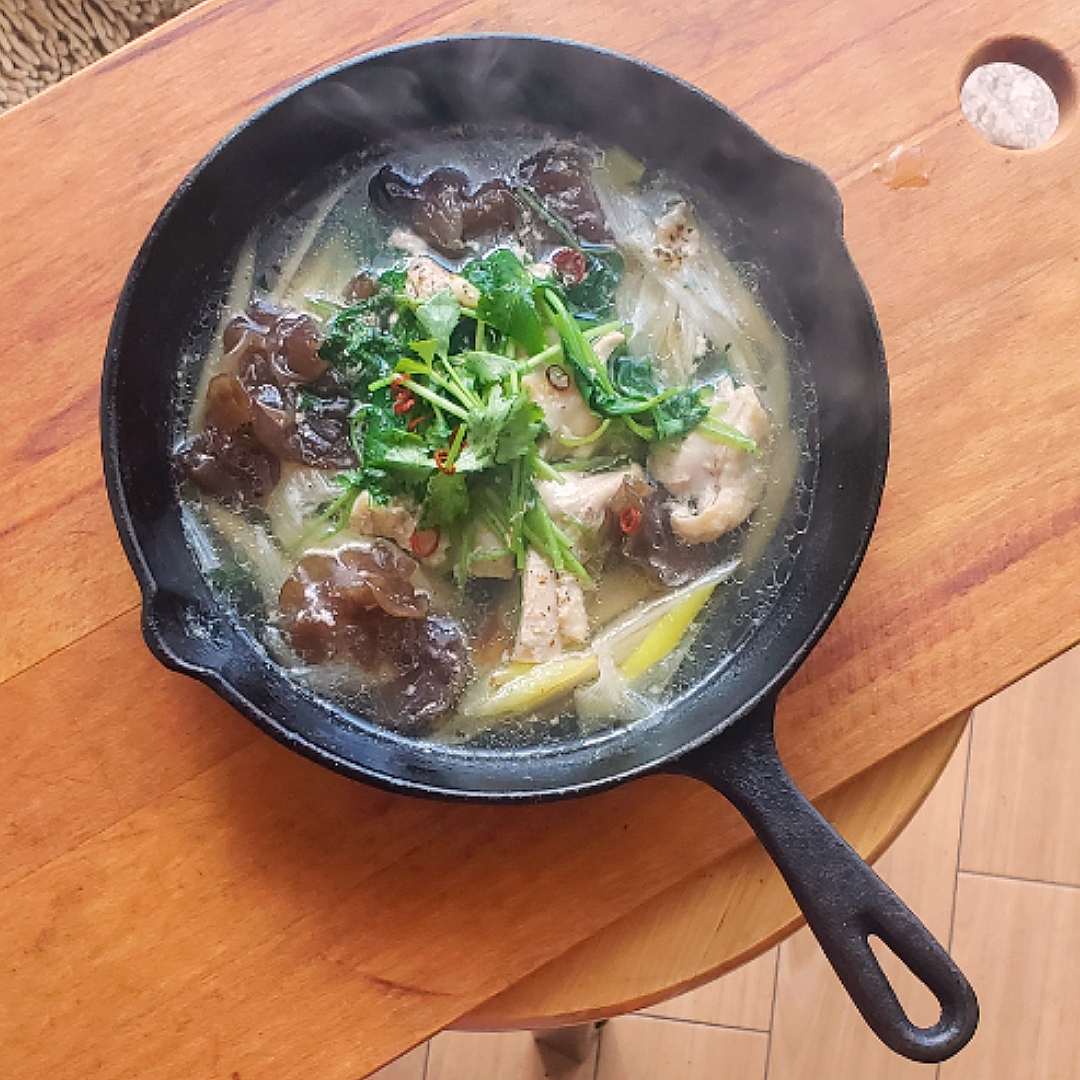 鶏とごぼう、木耳の鍋風