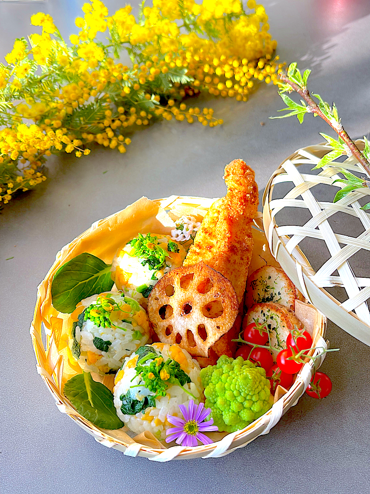 ミモザおにぎり弁当🌼*･