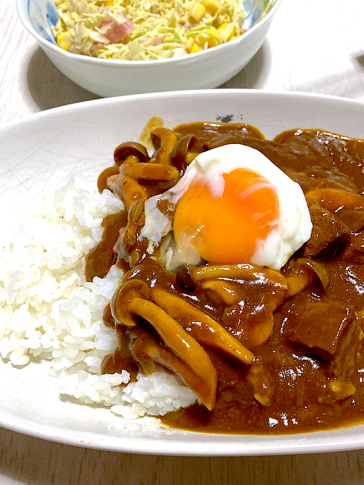 ミンチカレー、キャベツとハムのサラダ